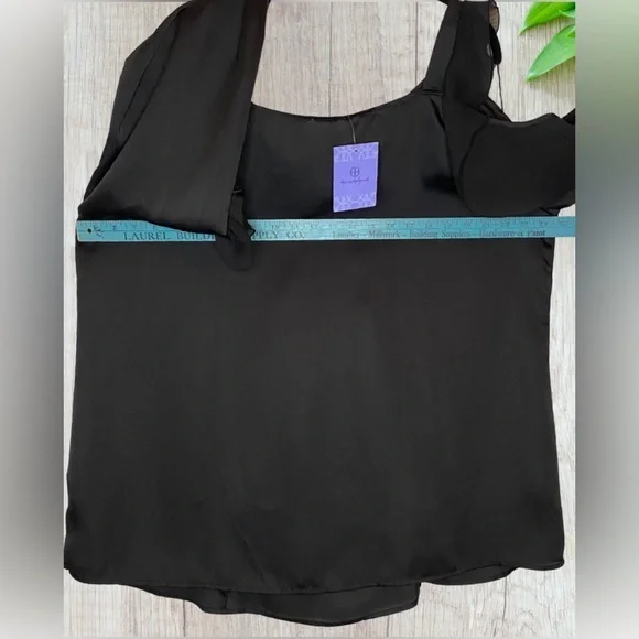 NWT Hot in Hollywood Solid Black Cold Shoulder Blouse Size 1X‎ - Picture 4 of 7